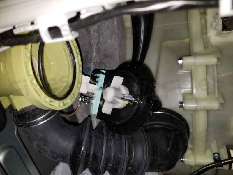出現故障碼E12,更換排水泵🔍Whirlpool惠而浦前置式洗衣機 FRAL80111