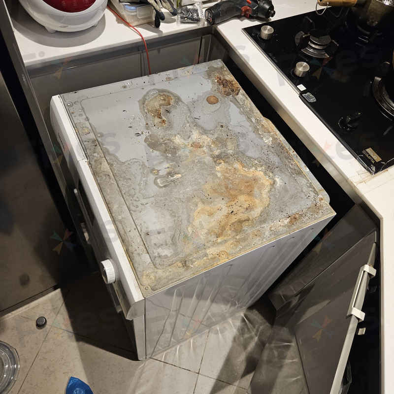 狹窄廚房空間挑戰:師傅如何拆解這部西門子WD系列洗衣機更換碳刷 💪