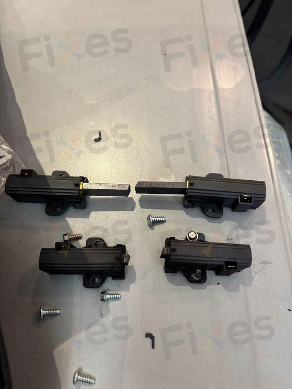 這部西門子WK系列洗衣機E12故障碼背後,師傅意外發現排水喉早已被震穿 😲