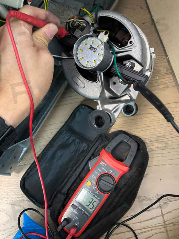這部西門子WM系列洗衣機E12故障碼一年內再現？師傅拆開碳刷發現驚人真相 🔍
