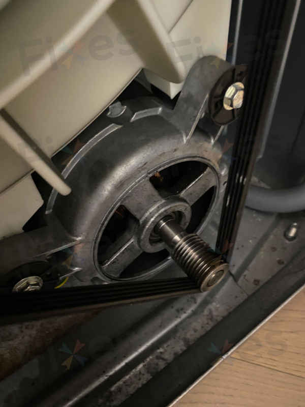 這部西門子WM系列洗衣機E12故障碼一年內再現？師傅拆開碳刷發現驚人真相 🔍
