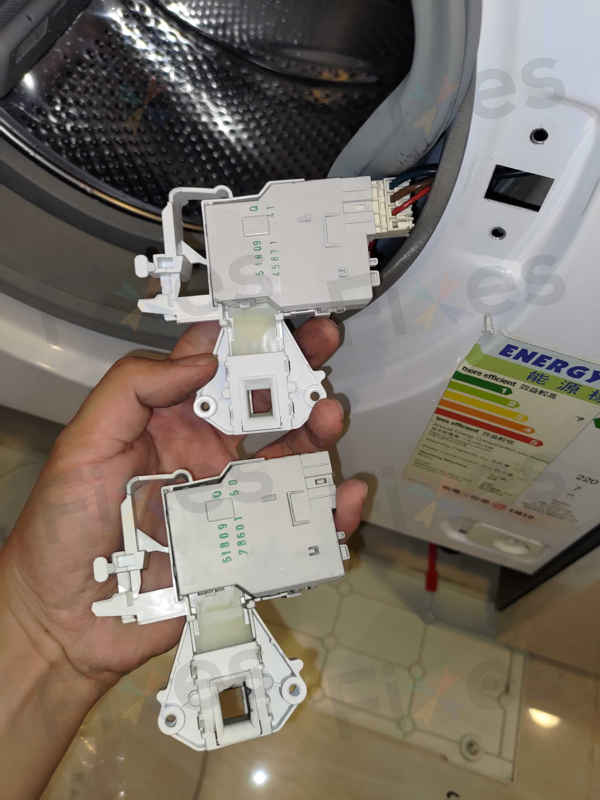 洗衣日卡關?這部西門子WK系列洗衣機E12故障碼拆解碳刷與門鎖過程🌀