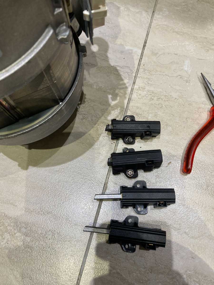 工人姐姐急盼救援:這部西門子WK系列洗衣機E12停轉背後碳刷磨損解析 🕵️♀️