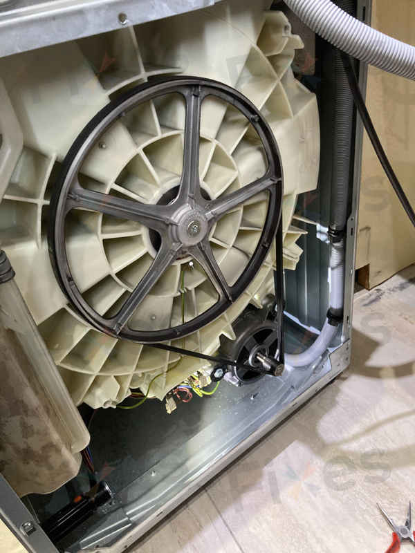 工人姐姐急盼救援:這部西門子WK系列洗衣機E12停轉背後碳刷磨損解析 🕵️♀️