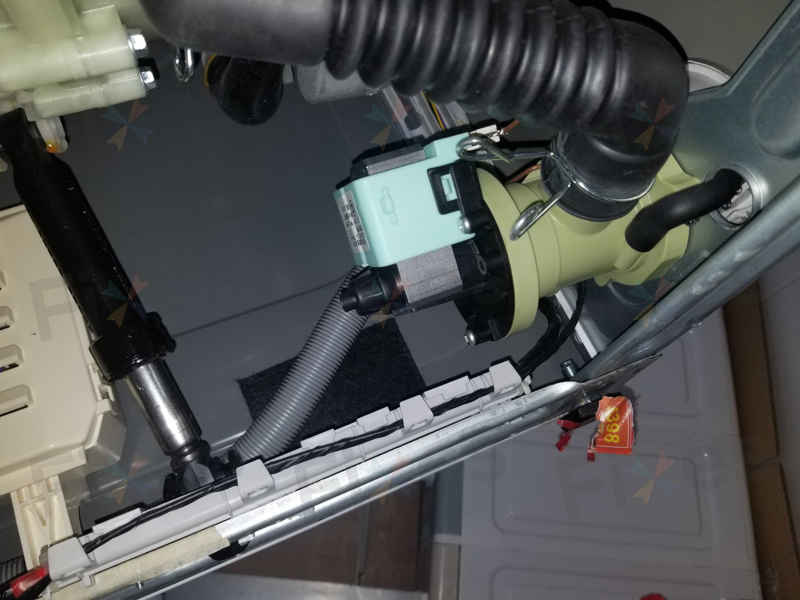 出現故障碼E12,機內水排不走🔧Whirlpool惠而浦前置式洗衣機 FRAL80111