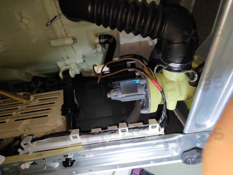 這部惠而浦FRAL系列洗衣機不排水並出現E12的原因,竟是意想不到的小物作祟 🌊