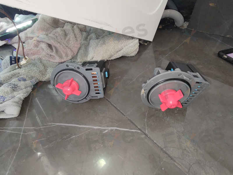 這部惠而浦WRAL系列洗衣機E12故障碼重現,褲頭帶纏繞排水泵的驚人發現 🔍