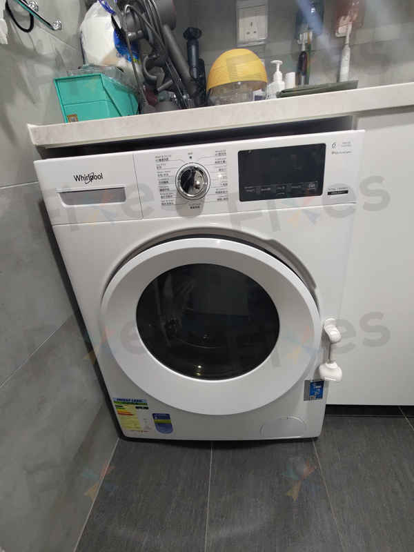 這部惠而浦WRAL系列洗衣機E12故障碼：吸色紙悄悄卡住排水系統 😮