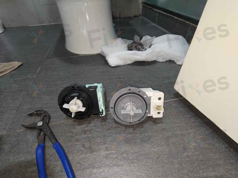 這部惠而浦WRAL系列洗衣機E12故障碼：吸色紙悄悄卡住排水系統 😮