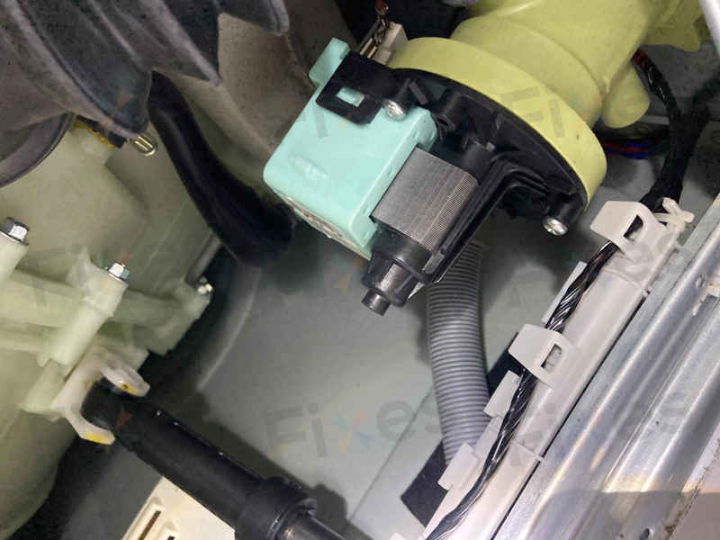 從無助到重生:客戶如何解決惠而浦FRAL系列洗衣機E12故障及排水泵問題✨