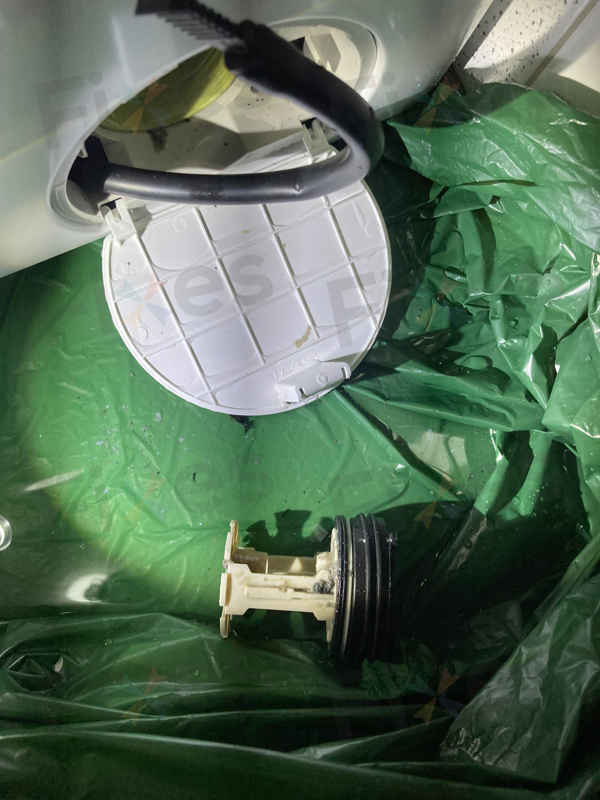 從無助到重生:客戶如何解決惠而浦FRAL系列洗衣機E12故障及排水泵問題✨