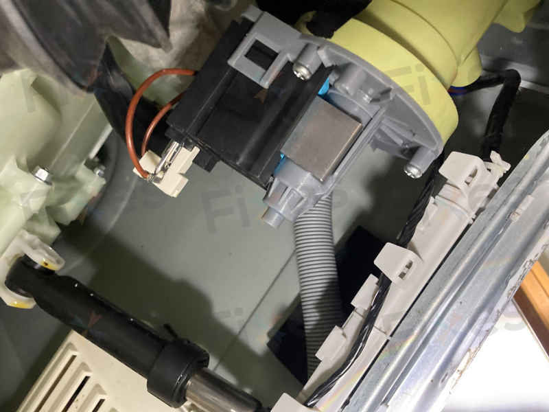 從無助到重生:客戶如何解決惠而浦FRAL系列洗衣機E12故障及排水泵問題✨