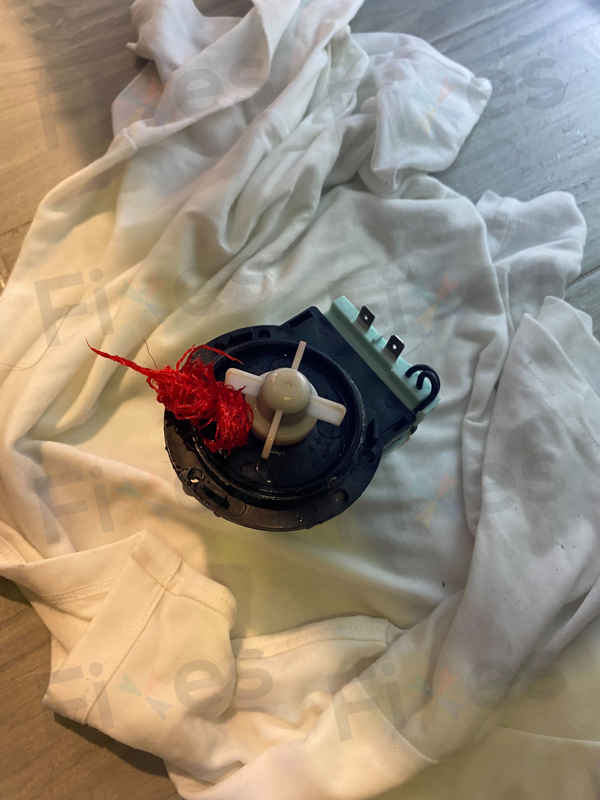 這部惠而浦FRAL系列洗衣機E12故障碼背後，竟是紅色線條惹的禍 🔍