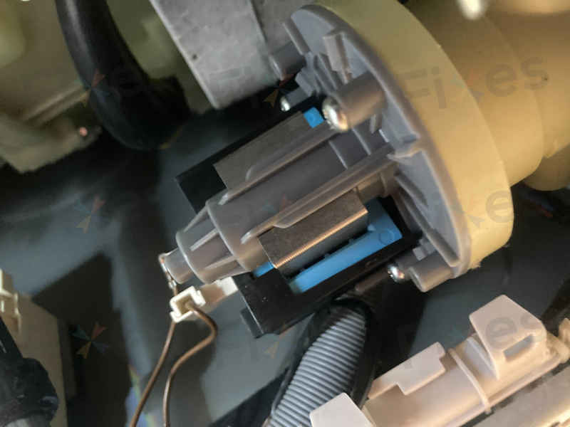 自清濾網未解E12困局，這部惠而浦FRAL系列洗衣機更換排水泵後恢復流暢 🌈