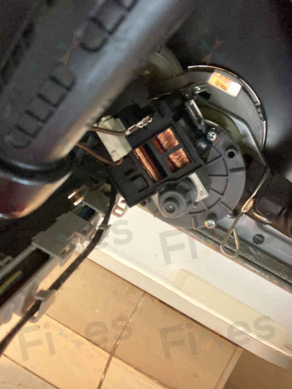自清濾網未解E12困局，這部惠而浦FRAL系列洗衣機更換排水泵後恢復流暢 🌈