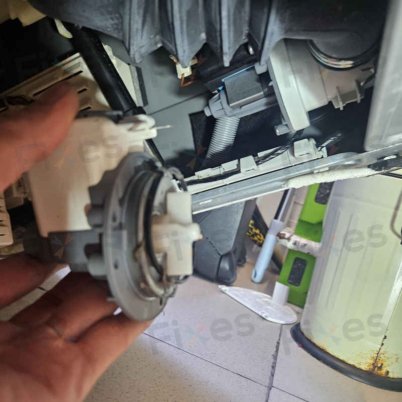 過濾器清理無果，這部惠而浦FRAL系列洗衣機E12排水問題真相💧