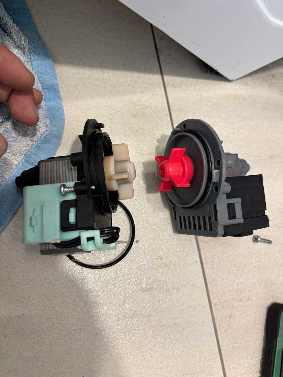 這部惠而浦WRAL系列洗衣機E12排水異常:硬幣堵塞與泡沫誤漏水解析💡