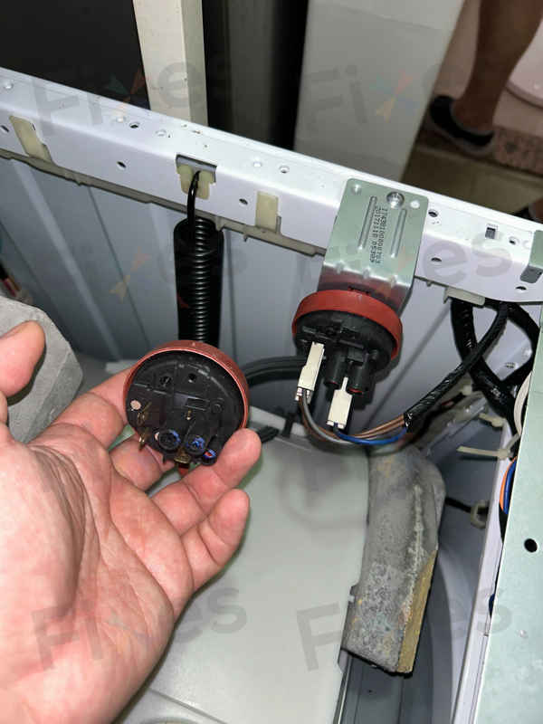 金章洗衣機出E12且無法停止入水？一個意想不到的零件故障 🤔