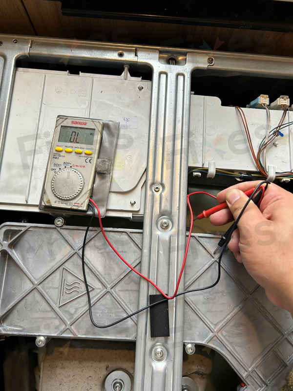 Bosch嵌入式洗衣機卡住衣服?解鎖E13故障碼的專業方法 🔓