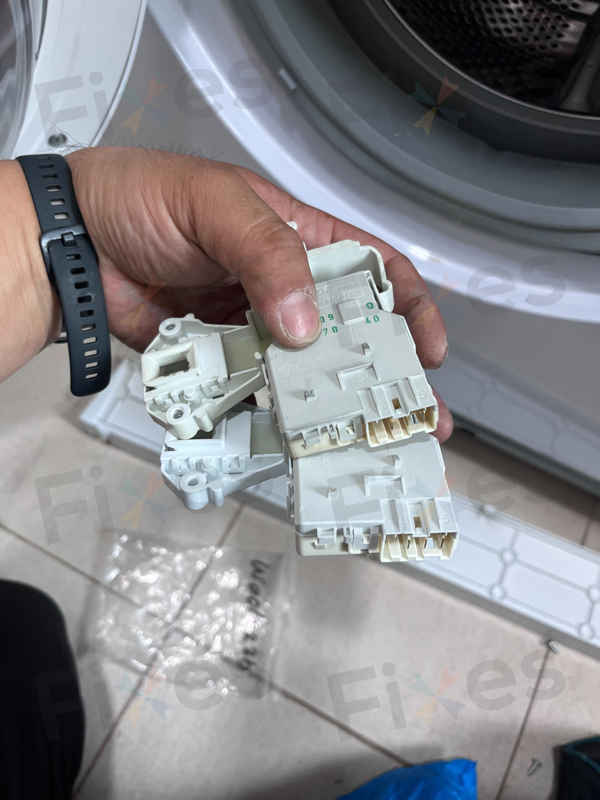 出現故障碼E13，門鎖掣問題令人頭痛😵Siemens西門子二合一洗衣乾衣機 WD14D366HK/03