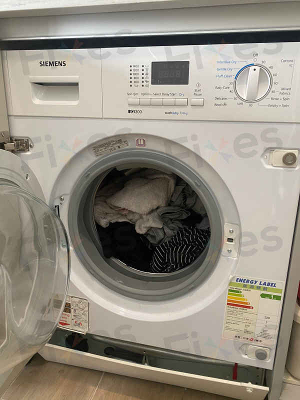 嵌入式洗衣機維修挑戰：一位客戶的洗衣機E13故障碼，機門不能正常打開的經歷 🏠