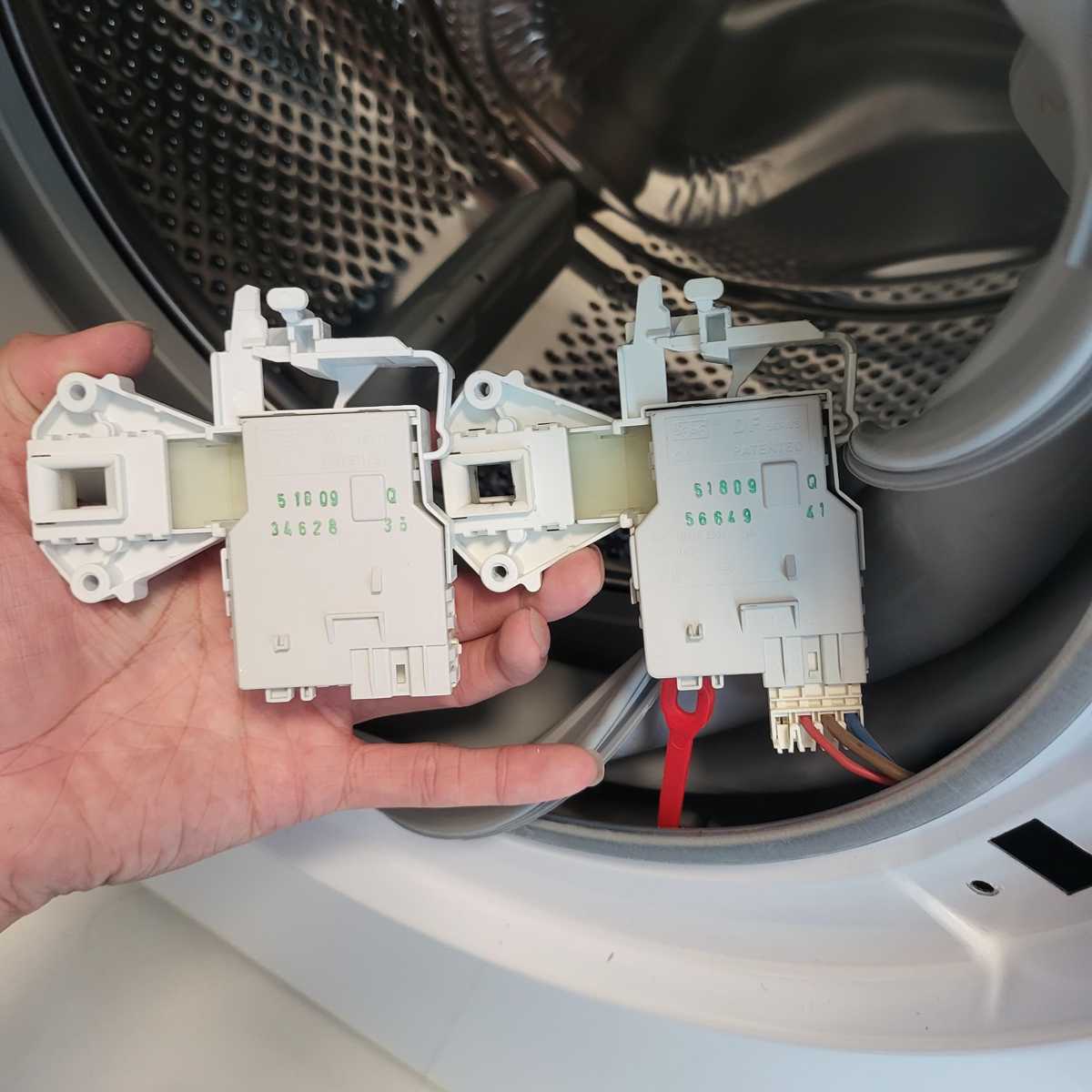 這部西門子WD14D系列洗衣機顯示E13，師傅揭示意外的漏電隱患 ⚡