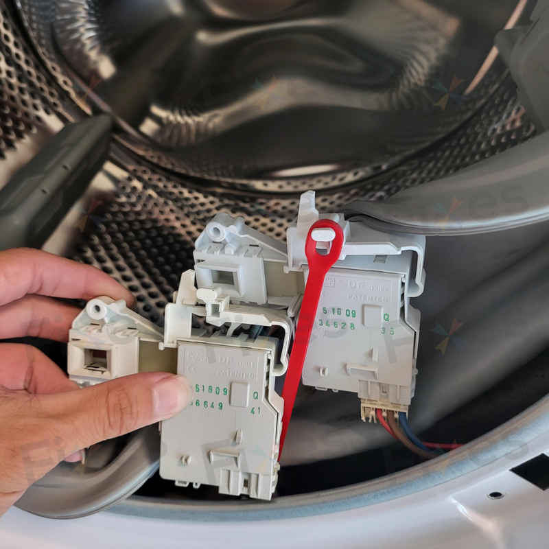 這部西門子WD14D系列洗衣機顯示E13，師傅揭示意外的漏電隱患 ⚡
