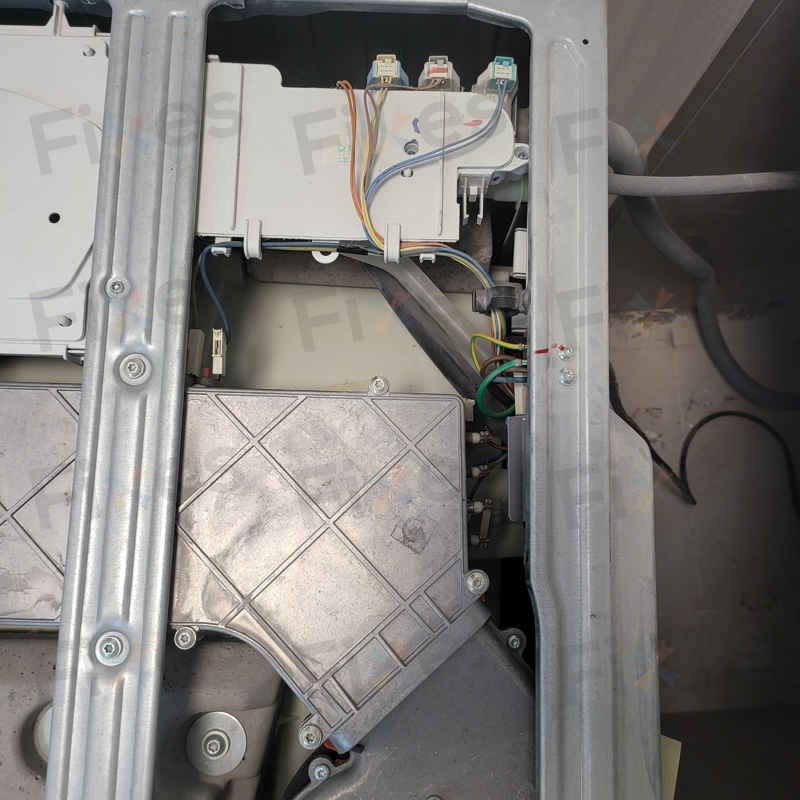 這部西門子WD14D系列洗衣機顯示E13，師傅揭示意外的漏電隱患 ⚡