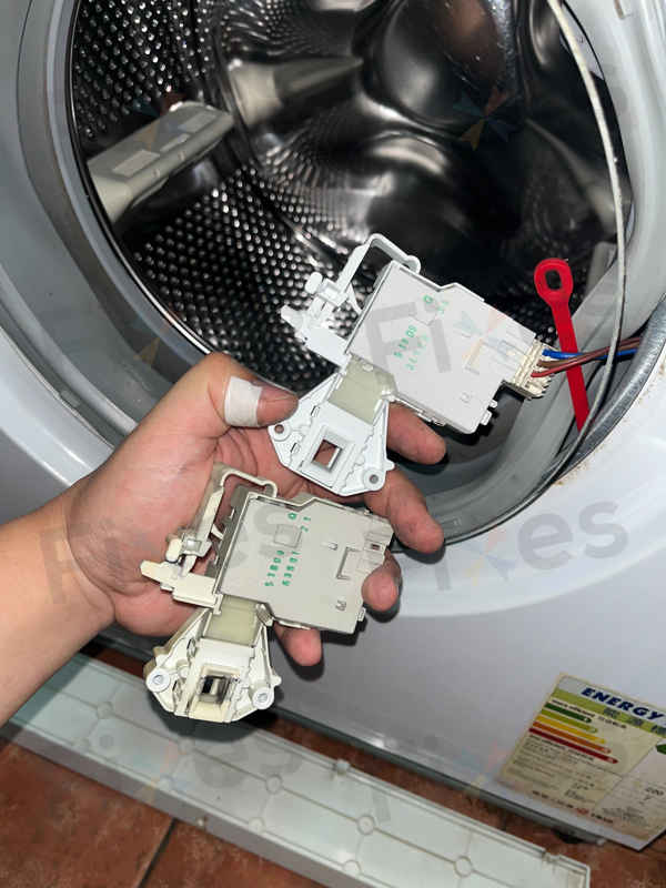 出現故障碼E13🔧Siemens西門子前置式洗衣機 WD14D361HK/03