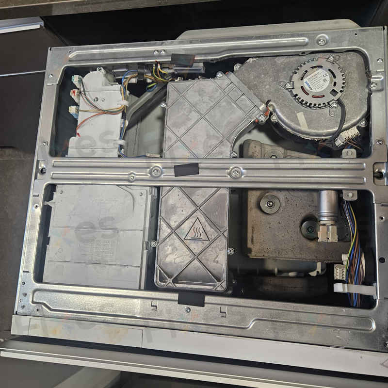 從漏電根源到徹底解決：這部西門子WK系列洗衣機E13故障碼的完美修復實例 🛠️