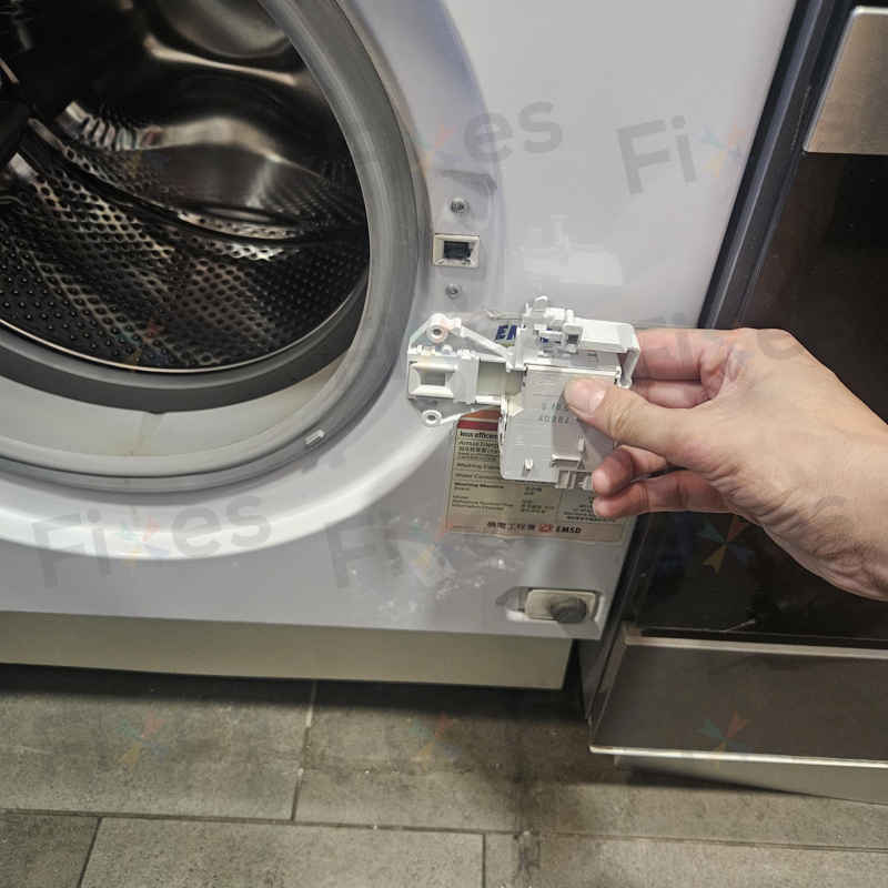 從漏電根源到徹底解決：這部西門子WK系列洗衣機E13故障碼的完美修復實例 🛠️