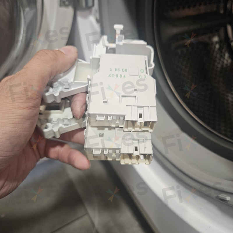 從漏電根源到徹底解決：這部西門子WK系列洗衣機E13故障碼的完美修復實例 🛠️