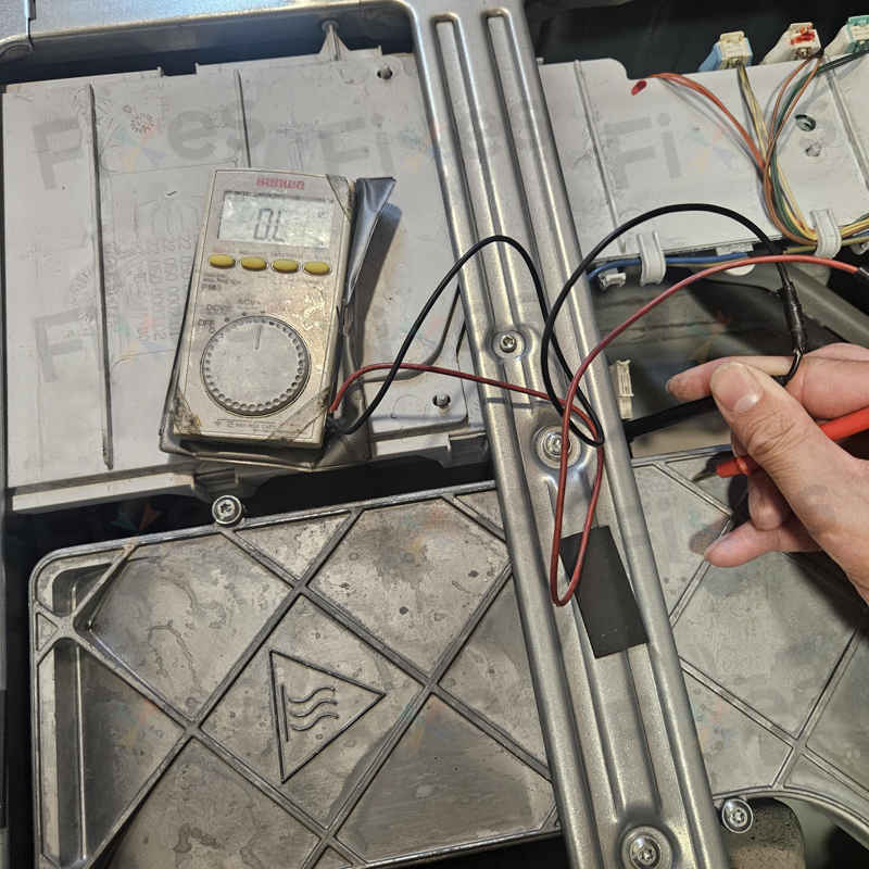 從漏電根源到徹底解決：這部西門子WK系列洗衣機E13故障碼的完美修復實例 🛠️