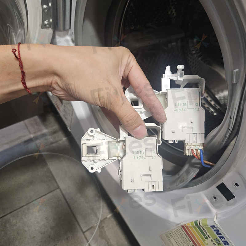 從漏電根源到徹底解決：這部西門子WK系列洗衣機E13故障碼的完美修復實例 🛠️