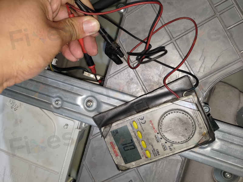 這部西門子WK系列洗衣機E13故障碼讓機門變成上鎖寶箱?客戶每次都要拉救命繩開門 🗝️