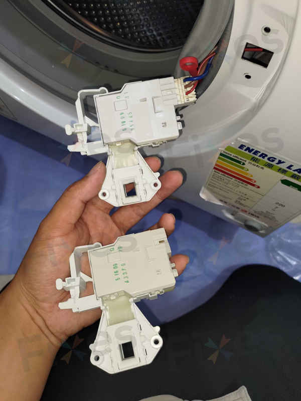 這部西門子WK系列洗衣機E13故障碼讓機門變成上鎖寶箱?客戶每次都要拉救命繩開門 🗝️
