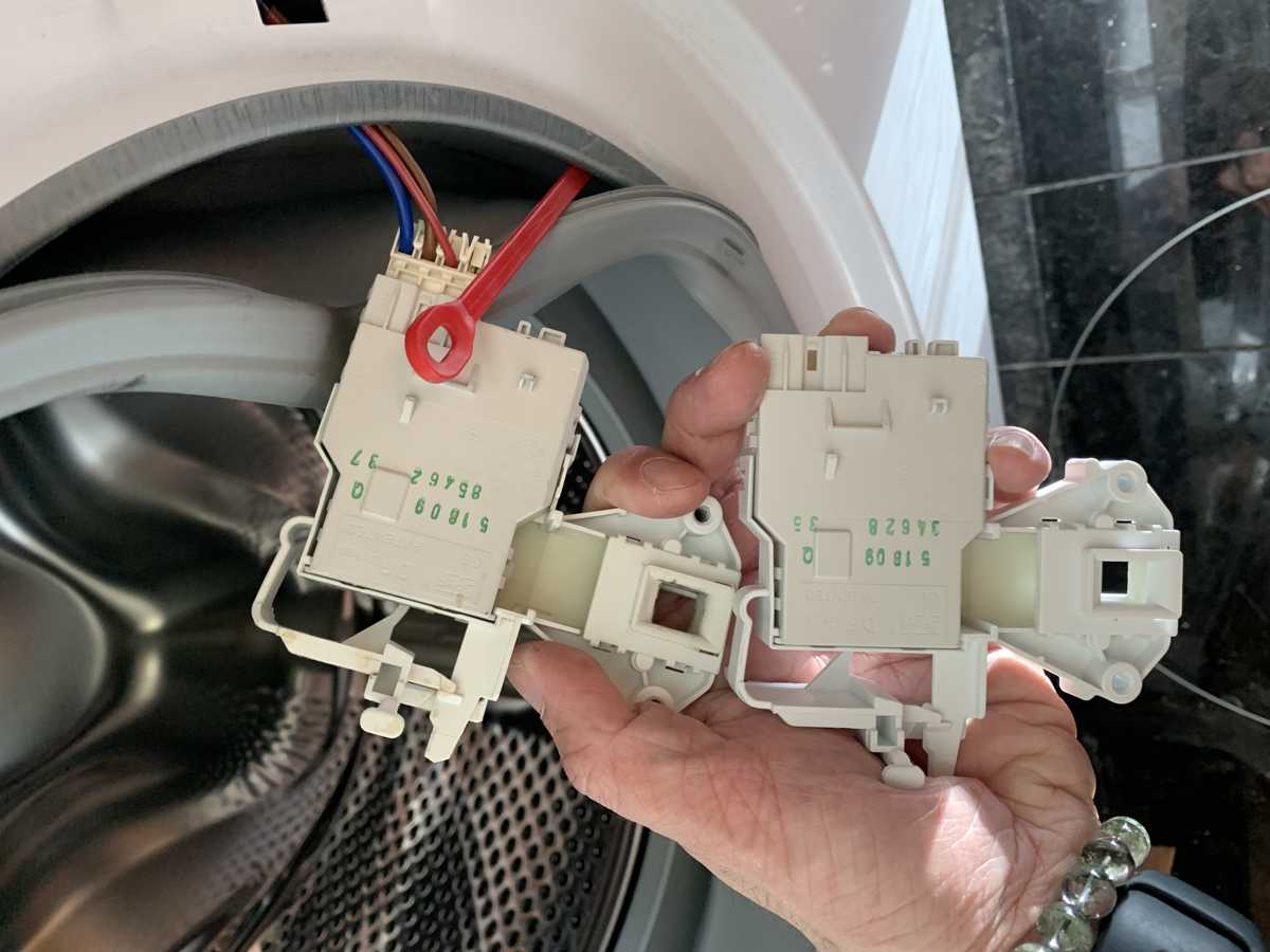 西門子洗衣機突然打不開門,檢查後發現意外原因 🚪