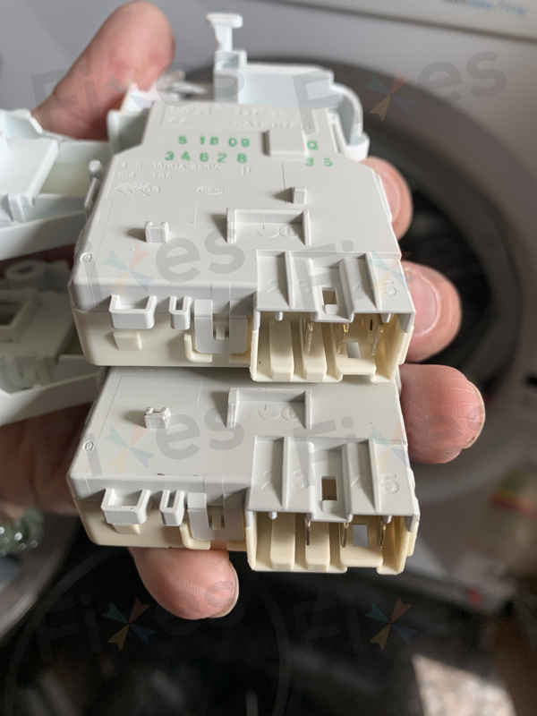 西門子洗衣機突然打不開門,檢查後發現意外原因 🚪