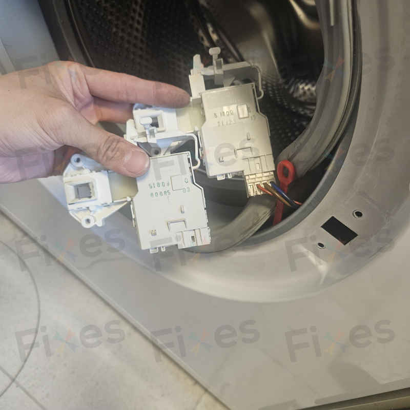 門鎖與烘乾線路雙重隱憂,這部 Siemens WD系列洗衣機E13故障碼怎麼解?🧐