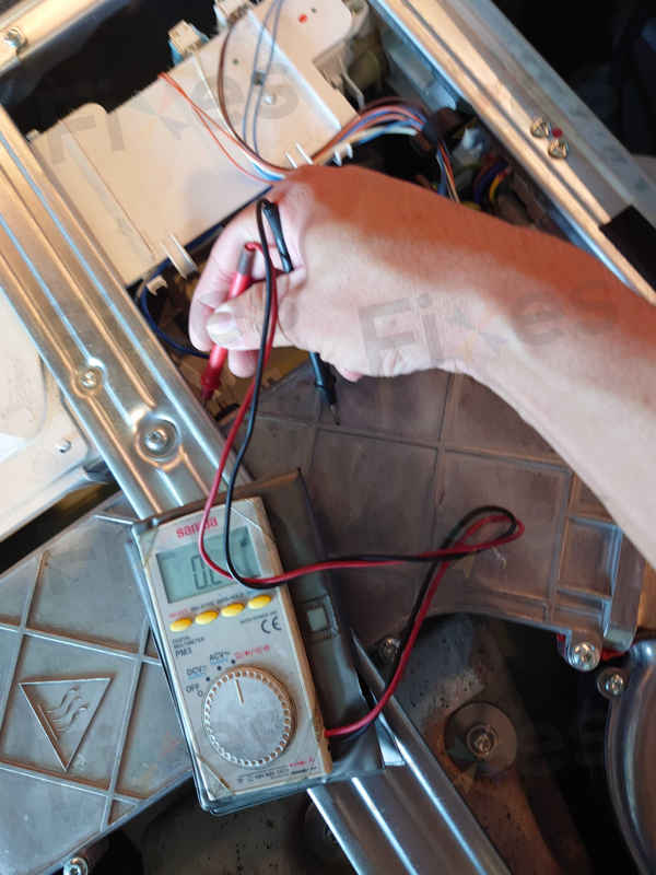 E13故障碼打亂日常，這部西門子WK系列洗衣機門鎖掣竟是元凶 💡