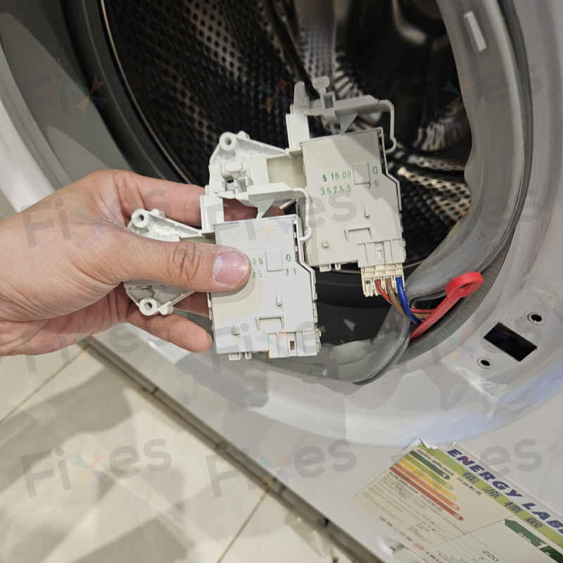 師傅建議停用烘乾發熱線,徹底解除這部西門子WK系列洗衣機E13鎖門困境 🎯