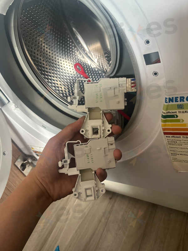這部西門子WK系列洗衣機E13故障碼：從門鎖噠噠響到電子板損壞排查🕵️