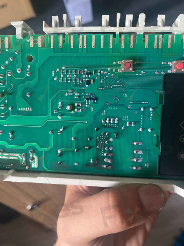 這部西門子WK系列洗衣機E13故障碼：從門鎖噠噠響到電子板損壞排查🕵️