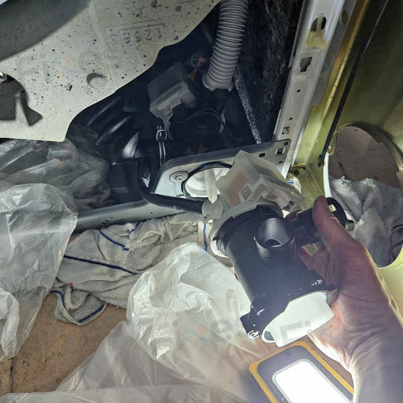 這部Bosch WAW系列洗衣機E18故障碼揭秘:師傅從缸底喉撈出一堆硬幣 🪙