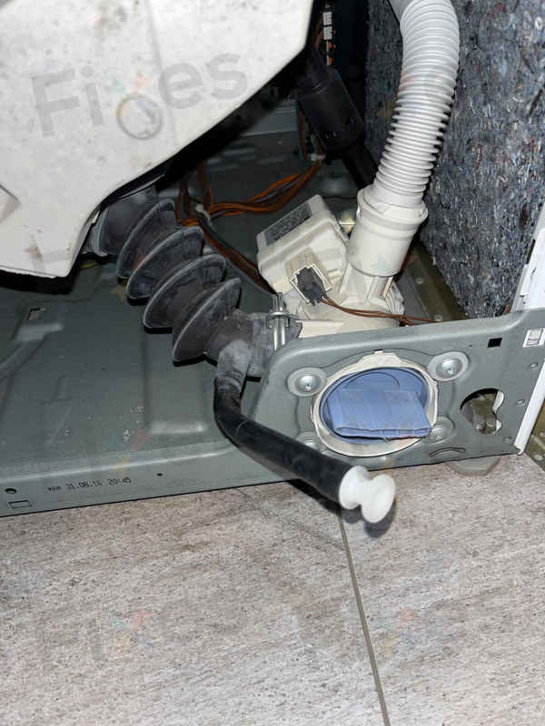 出現故障碼E18,排水困難😰Bosch博世前置式洗衣機 WAW28750GB/09