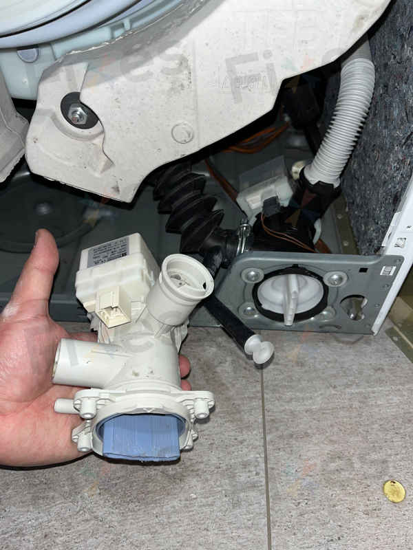 出現故障碼E18,排水困難😰Bosch博世前置式洗衣機 WAW28750GB/09