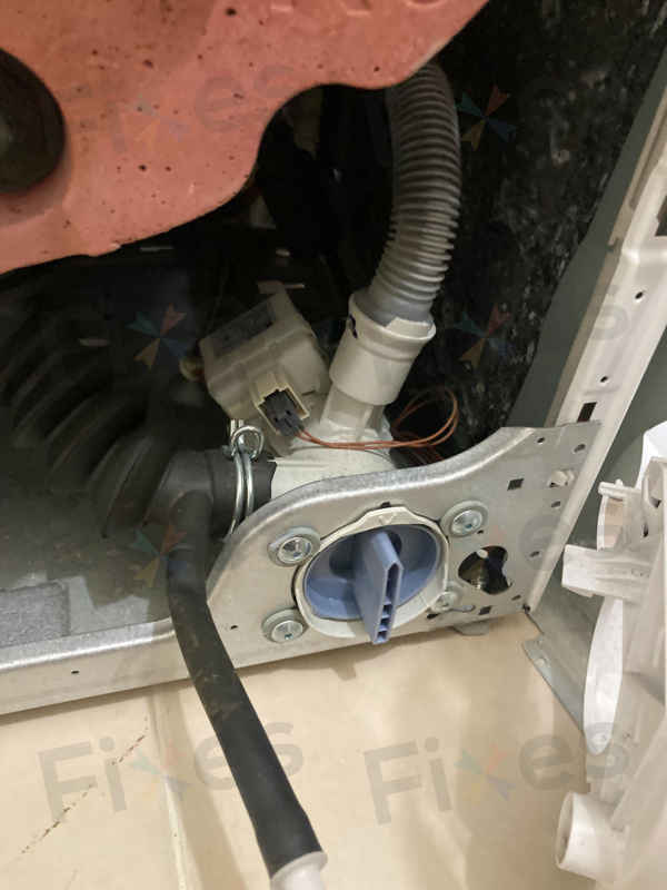 排水泵換新卻突遇倒灌:這部西門子WD系列洗衣機E18故障的意外轉折 🌀