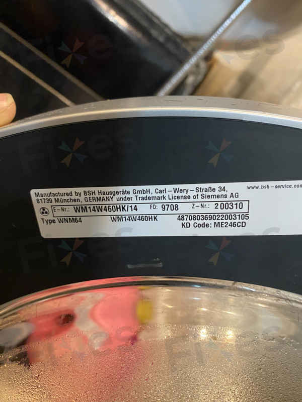 沙龍店西門子WM系列洗衣機E18故障碼突襲 💇♀️ 師傅如何在繁忙通道完成精密拆解