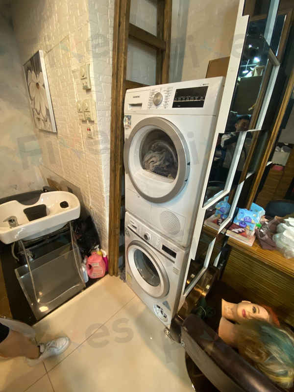 沙龍店西門子WM系列洗衣機E18故障碼突襲 💇♀️ 師傅如何在繁忙通道完成精密拆解