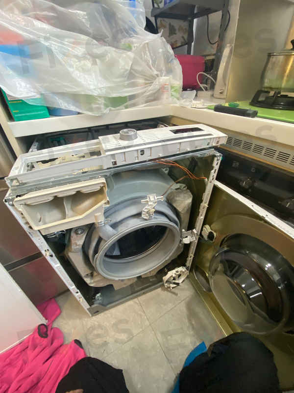 這部西門子WM系列洗衣機E18故障碼排不出水 🧭租客現場遇到過濾器卡死難題